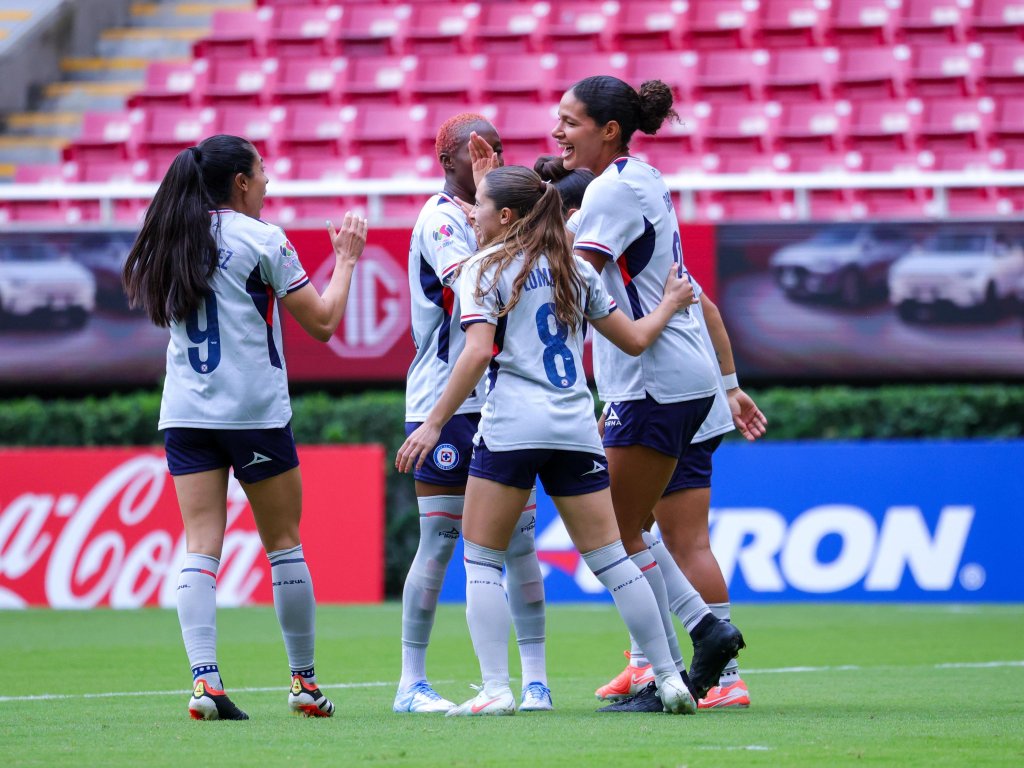 Chivas y Cruz Azul femenil empatan en un partido intenso y dramático en el&nbsp;Akron